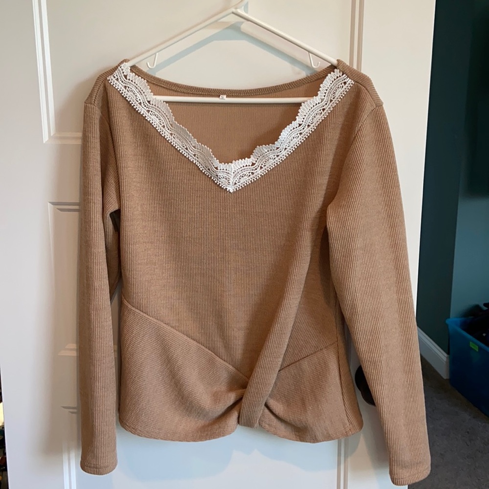 Twisted Lace Top size small - Picture 2 of 2